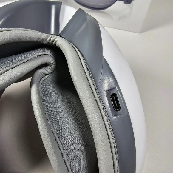 Bob & Brad EyeOasis 2 Rechargeable Heated Air Pressure Eye Massager - Picture 4 of 6